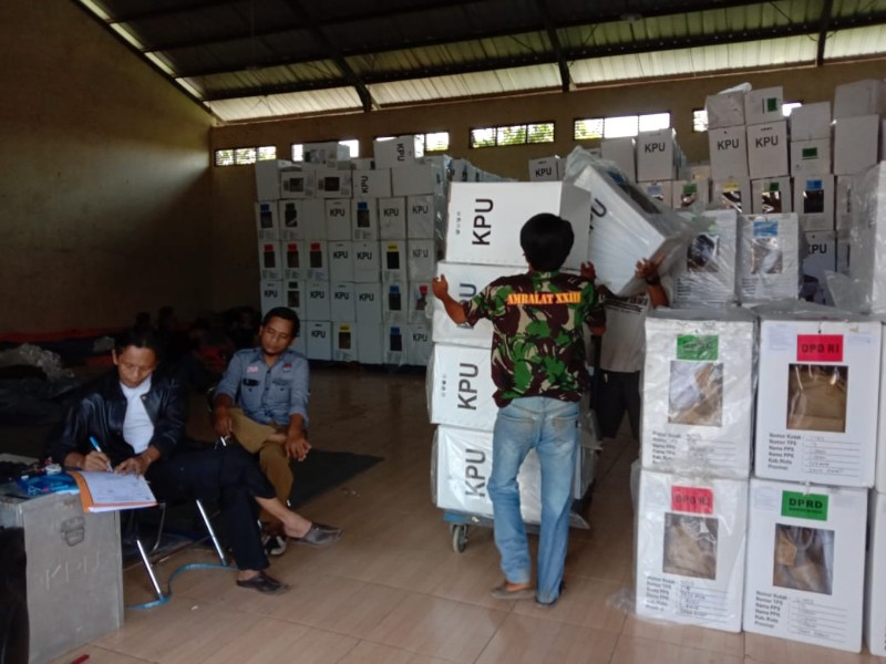 Kotak Suara Presiden dan Legislatif  Baru Masuk ke KPU Subang 11 PPK dan 19 PPK Belum Masuk