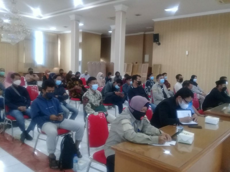 Waah..! ASN Pemkab Cirebon Beri Wakaf Buku untuk Komunitas Literasi