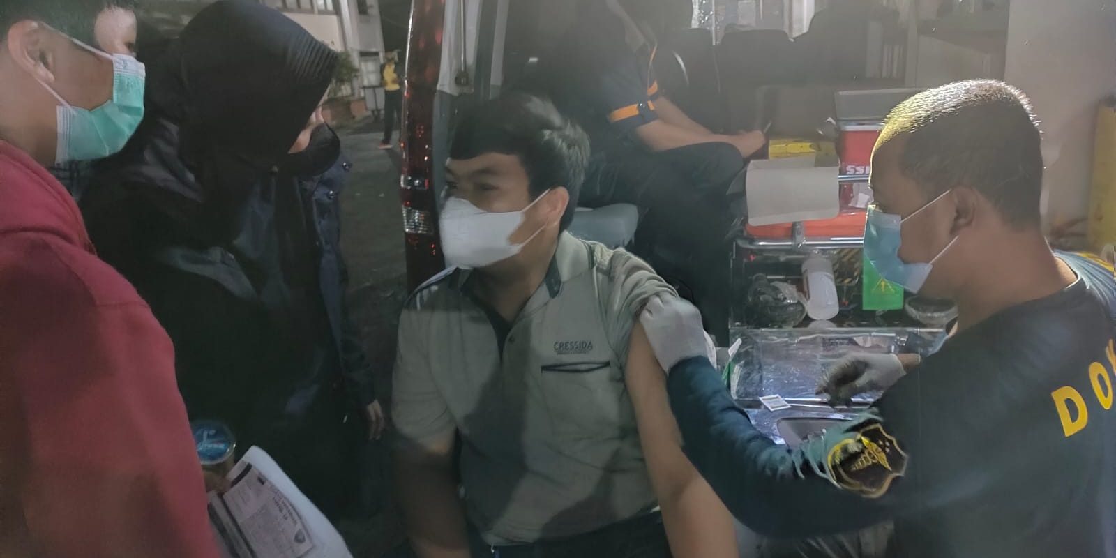 Kapolres Subang Gelar Vaksinasi di Keramaian Masyarakat Subang, Sabtu (11/12/2021)